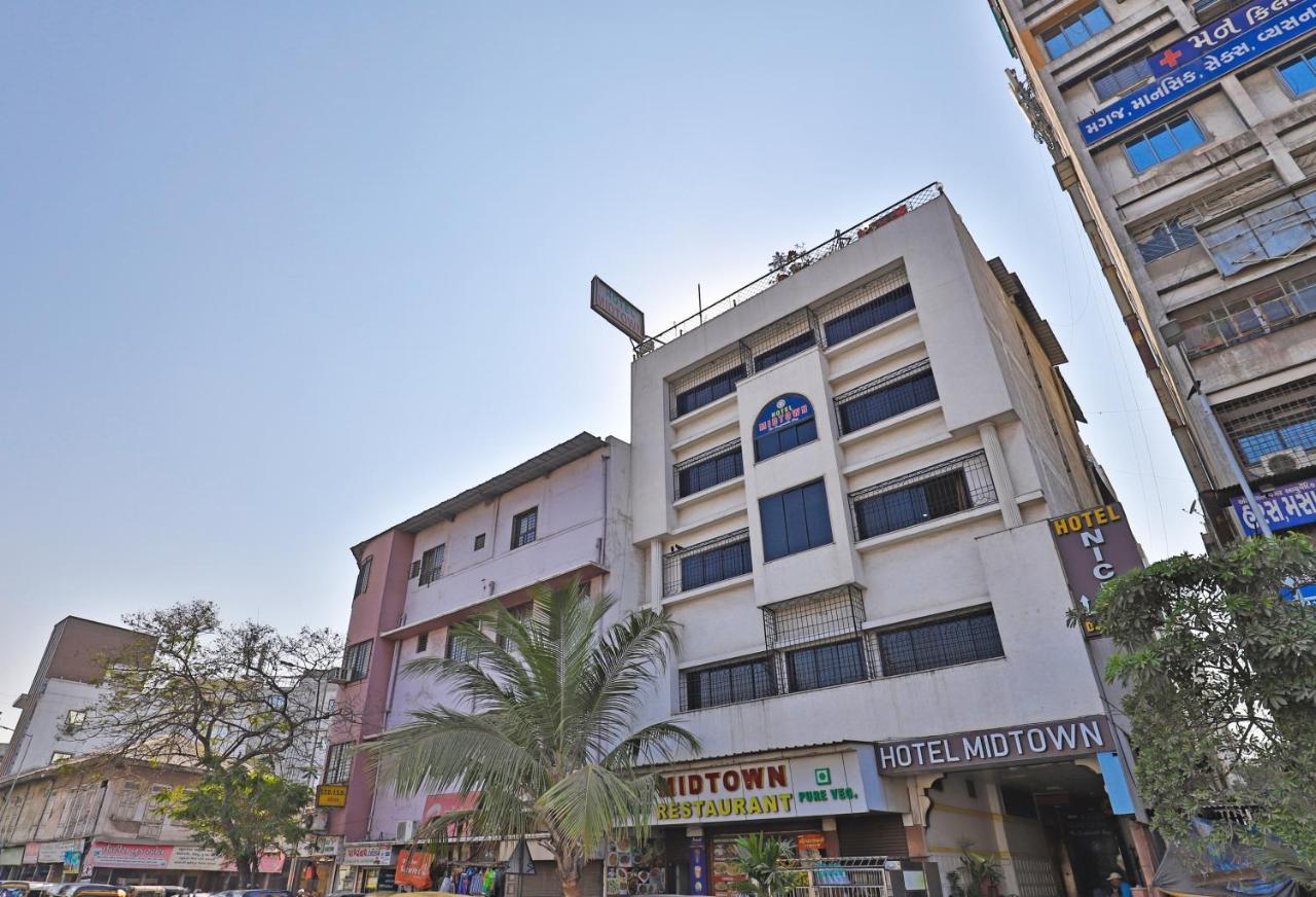 Hotel Midtown Surat Exterior foto