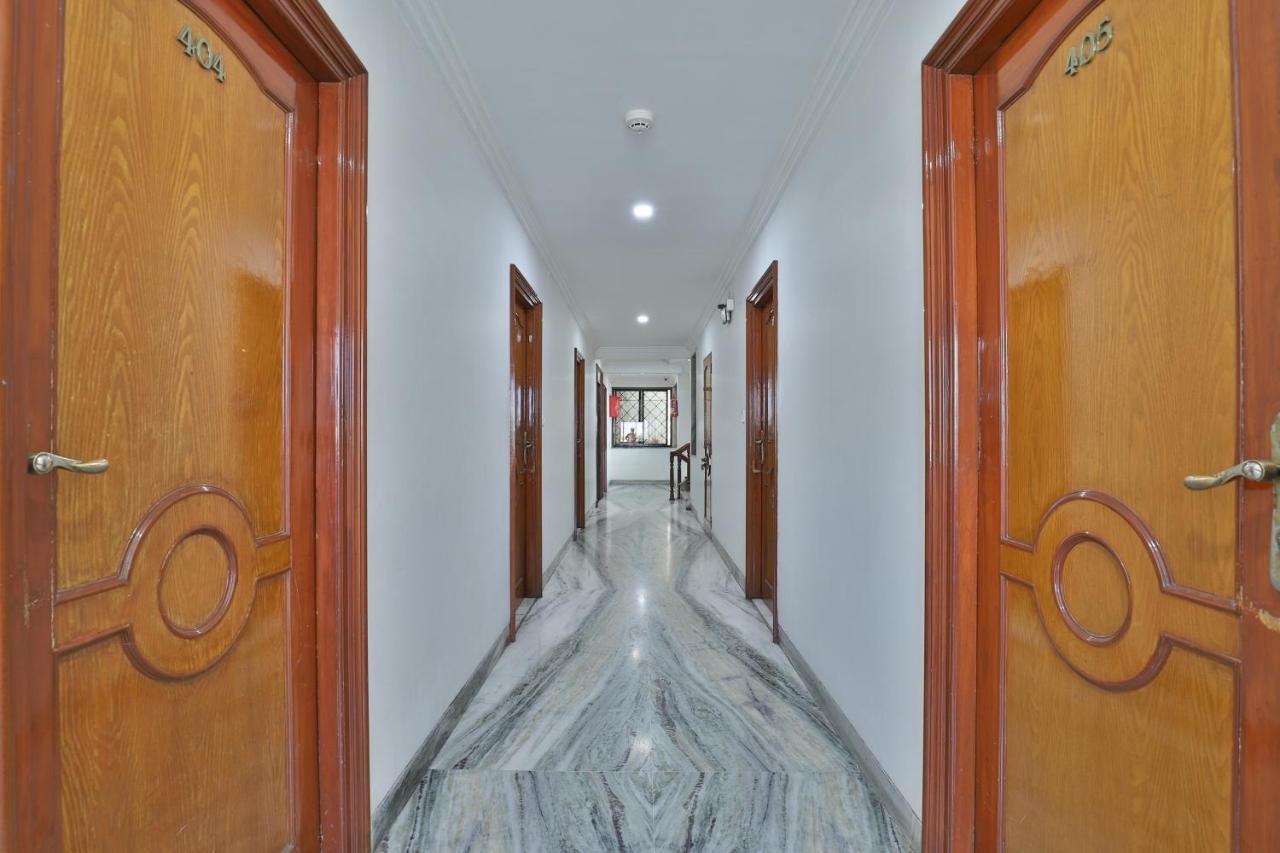 Hotel Midtown Surat Exterior foto